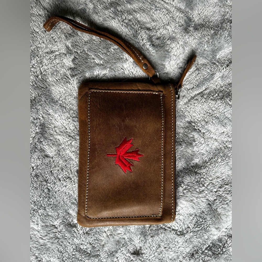 Roots wristlet